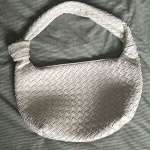 Woven shoulder bag